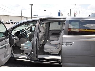 Warranty One owner Smoke free Clean Must sell Low miles rear entertainment, image 60