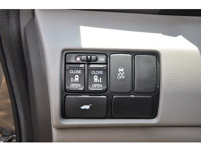 Warranty One owner Smoke free Clean Must sell Low miles rear entertainment, image 61