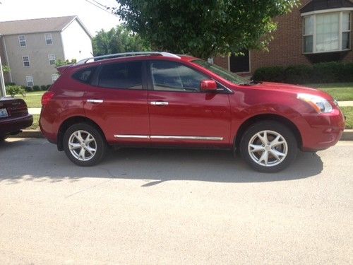 2011 maroon nissan rogue sv built in navigation