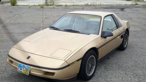 1987 pontiac fiero se coupe 2-door 2.5l