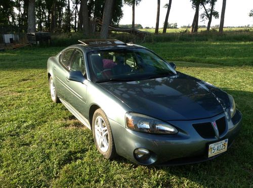 2006 pontiac grand prix gt in brand new condition.