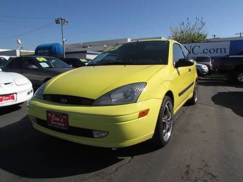 2004 ford focus (yellow)