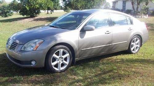 2004 Nissan Maxima SE Sedan 4-Door 3.5L, image 3