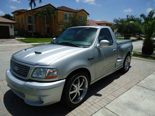 2002 ford f-150 lightning  pickup  5.4l supercharge engine one owner !