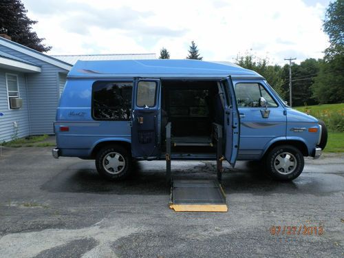 1995 chevrolet 3/4 ton van w/ wheelchair lift