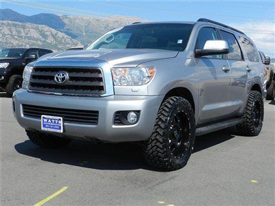 Toyota sequoia 4x4 custom wheels tires 3rd row auto tow sr5 low miles