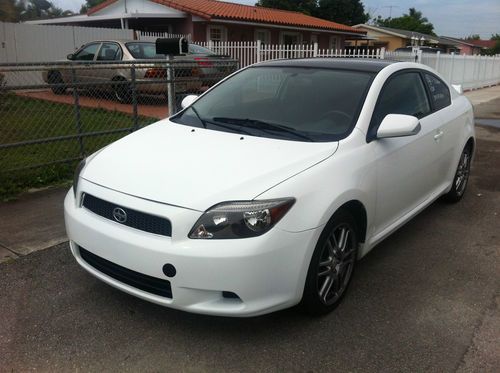 White 2006 scion tc  clean title runs great and cold a/c  must see