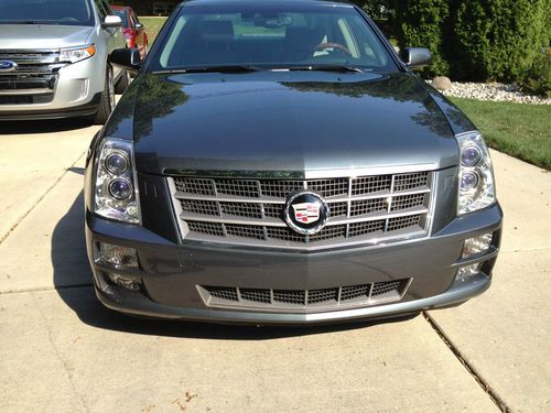 Excellent condition - thunder gray exterior, light gray premium leather interior