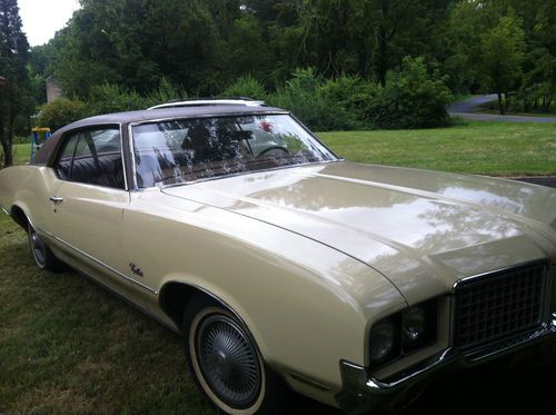 Flawless canary yellow 1972 oldsmobile cutlass supreme,