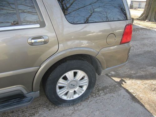 2003 lincoln navigator 4x4 with sound system