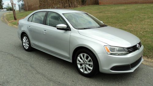 2013 vw jetta se, mt 2.5l, looks and runs like new