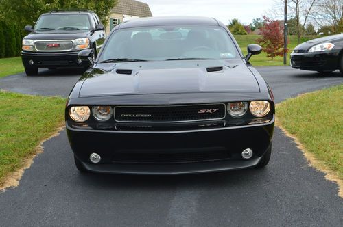 2012 dodge challenger sxt coupe 2-door 3.6l