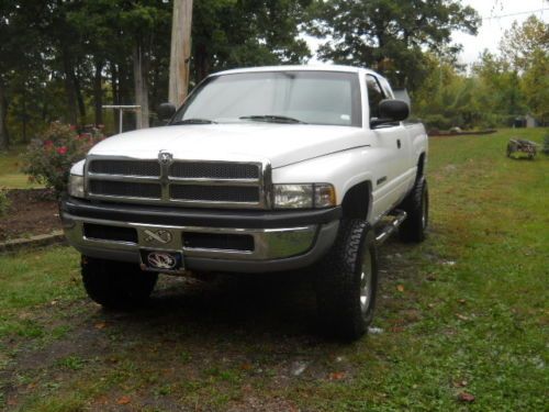 01 dodge ram 2500 4x4 quad cab lifted....super low miles!!