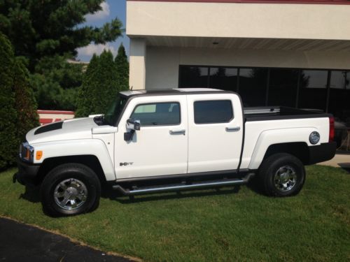 2009 hummer h3t - white/black - 22k mi - clean carfax - chrome - extra clean