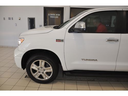 5.7L V8 CREWMAX ONE 1 OWNER 4X4 HEATED LEATHER SUNROOF MOONROOF RUNNING BOARDS, image 12