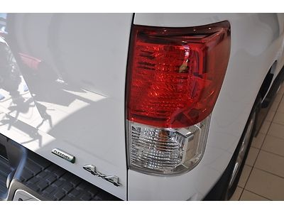 5.7L V8 CREWMAX ONE 1 OWNER 4X4 HEATED LEATHER SUNROOF MOONROOF RUNNING BOARDS, image 26