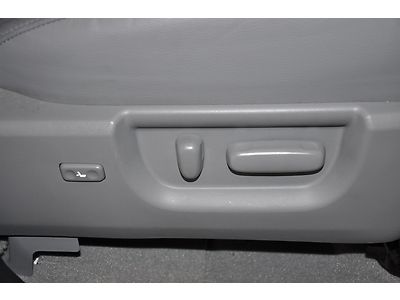 5.7L V8 CREWMAX ONE 1 OWNER 4X4 HEATED LEATHER SUNROOF MOONROOF RUNNING BOARDS, image 43