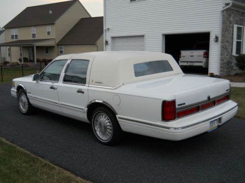 1997 lincoln town car signature sedan 4-door 4.6l