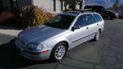 2001 volvo v40 base wagon 4-door 1.9l