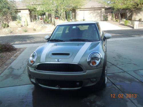 2009 mini cooper s 2dr coupe 6 speed manul leather cd/aux  loaded!!
