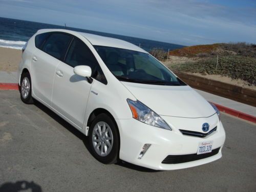 2013 toyota prius v hybrid, pearl white, back up cam, bluetooth, only 8200 miles