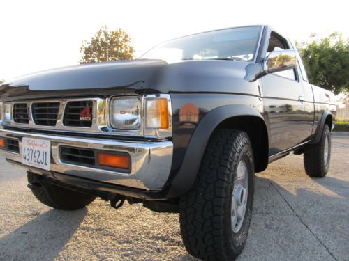 1993 Nissan SE-V6 4x4 Automatic Pickup Truck Extended Cab D-21, image 2