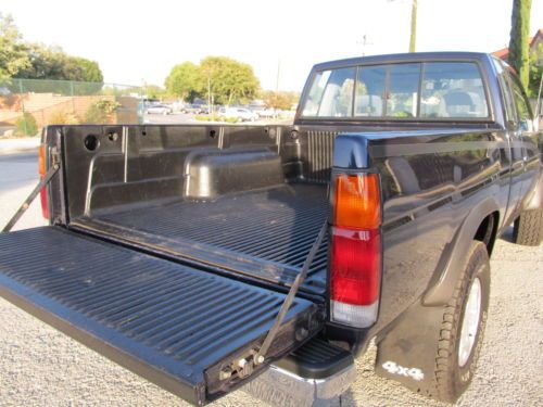 1993 Nissan SE-V6 4x4 Automatic Pickup Truck Extended Cab D-21, image 12