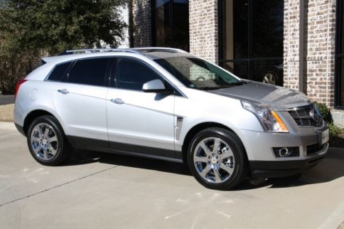 Navigation,rear view camera,chrome 20s,bluetooth,keyless,heated seats,1-owner!
