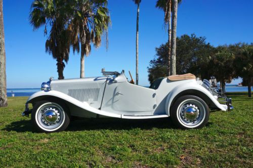 Restored white/green/khaki 1953 mg td