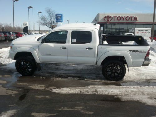 2014 Toyota Tacoma Double Cab TRD Off-Road 3" Lift 20" Wheels, image 2