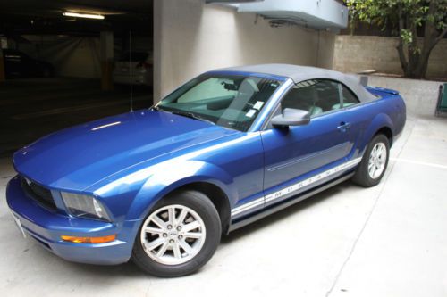 2007 ford mustang convertible (blue) automatic - great condition