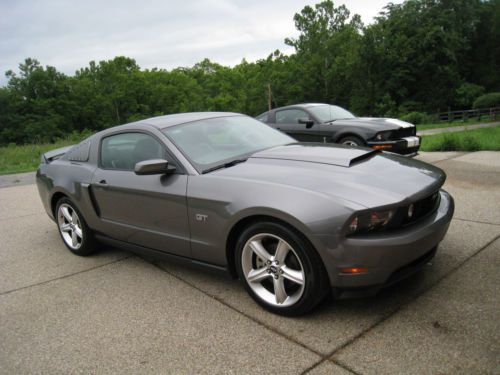 2010 ford mustang gt premium low miles  custom factory ordered