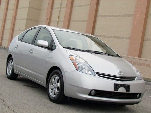 2008 prius~one owner~navigation~back up camera!