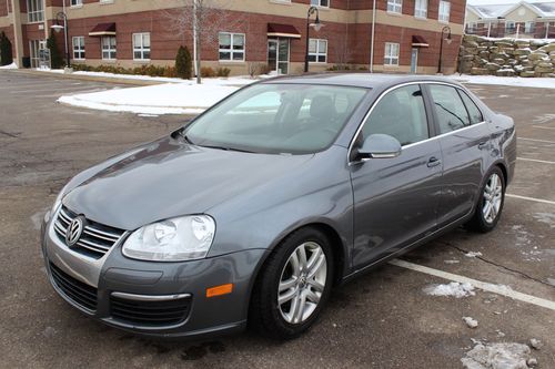 2009 volkswagen jetta tdi sedan 4-door 2.0l grey turbo diesel great gas mileage!