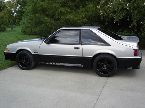 1992 ford mustang gt hatchback 2-door 5.0l