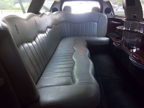 2003 Lincoln Town Car Executive Coach Builders Limousine 4.6L, image 3