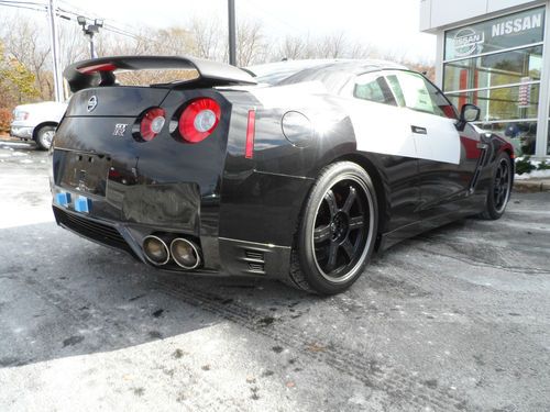 2013 nissan gt-r black edition--new--loaded--carbon fiber spoiler--low reserve!