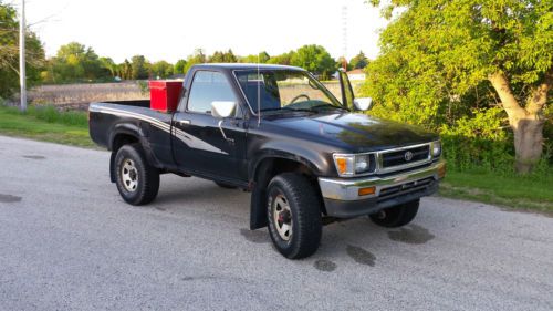 1993 toyota pickup truck - 4x4 - black - bedliner - 205k miles - re22 - 5 speed