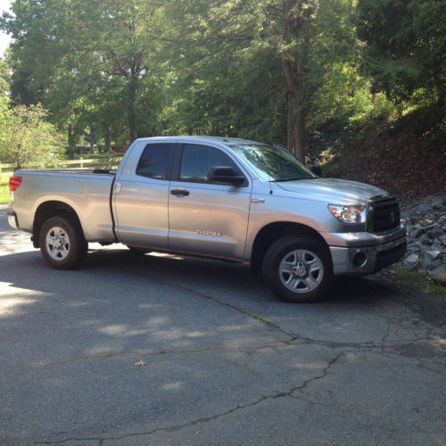 2011 toyota tundra sr5 crew cab pickup 4-door 5.7l