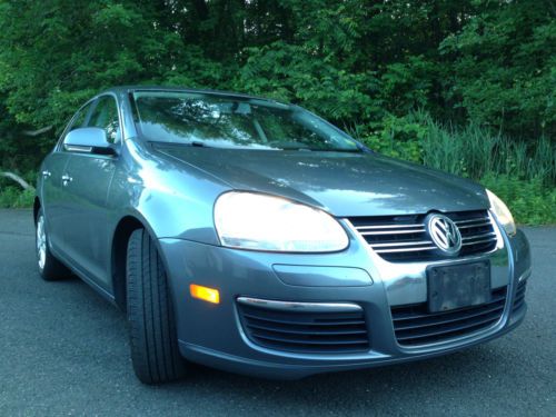 2010 volkswagen jetta tdi (diesel). !!! up to 45mpg highway!!!! sedan 4-door.