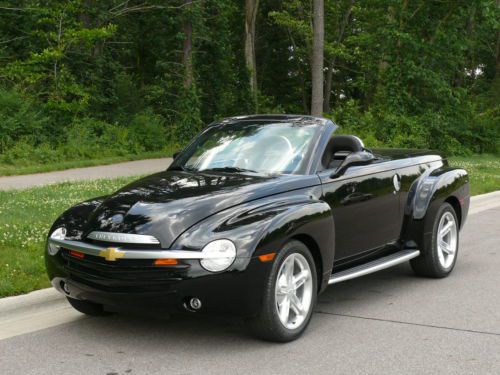 2003 chevrolet ssr base convertible 2-door 5.3l--- 1250 miles!!!!