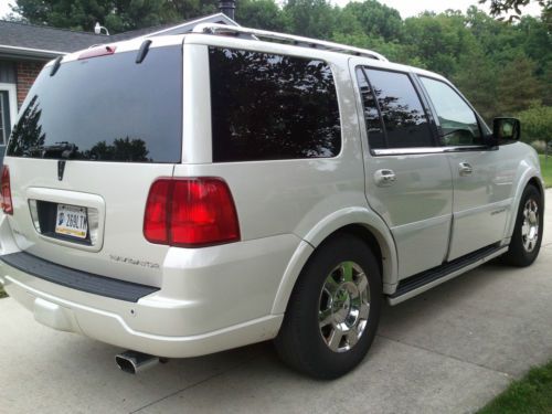 2005 lincoln navigator suv nice clean runs looks great