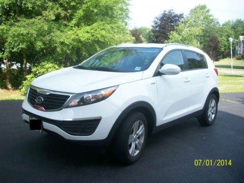 2011 kia sportage lx car suv, like new awd 4 door low mileage great cond.!