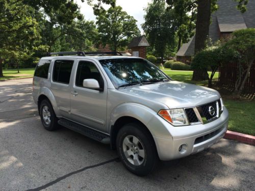 2006 nissan pathfinder se 4x4 sunroof clean