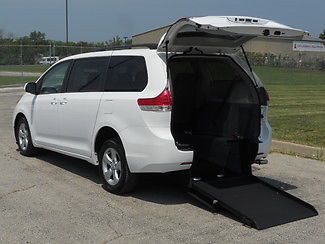 2012 white le handicap wheelchair van!