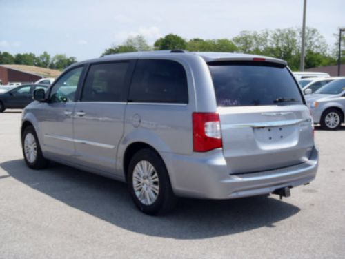 2013 chrysler town & country limited