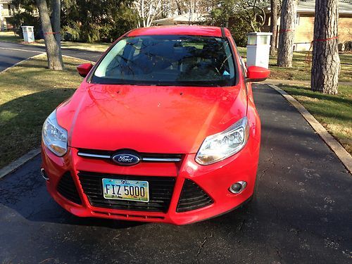 2012 ford focus se hatchback 4-door 2.0l