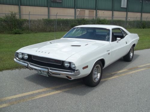 1970 dodge challenger r/t vanishing point car