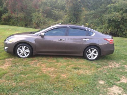 &#039;13 nissan altima sv! like new! flood survivor! no reserve!