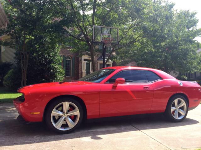 Dodge challenger srt8